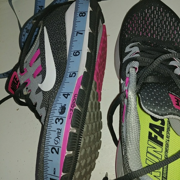 Nike shoes - Picture 2 of 8